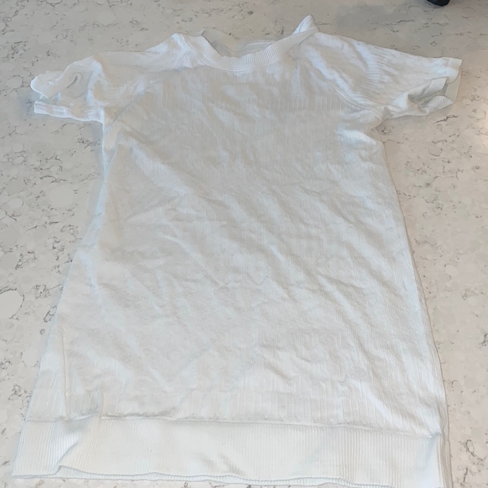 LULULEMON WHITE SHORT SLEEVE